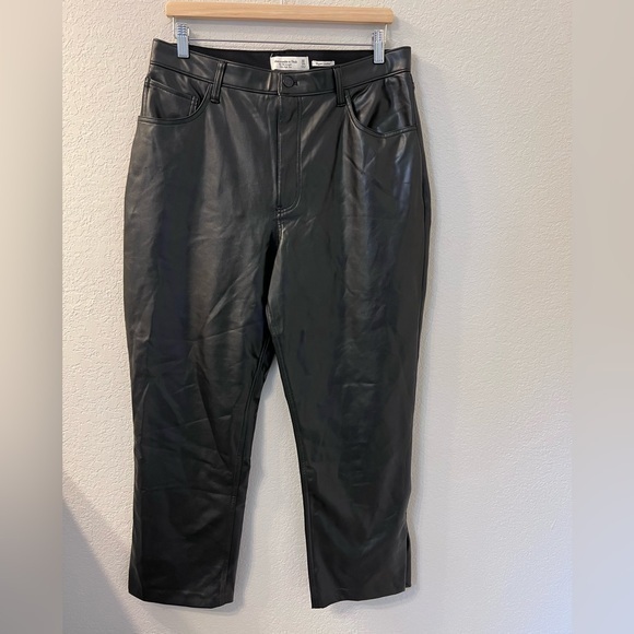 Abercrombie & Fitch 90s Straight Ultra High Rise Vegan Leather Pants 32/14 Short - Picture 1 of 8